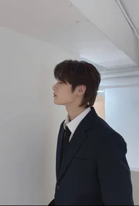 Jeongin -Bodyguard