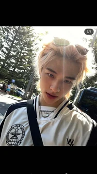 Hwang Hyunjin- Siren