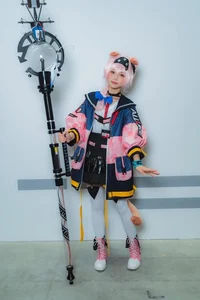 Cosplayer Goldenglow