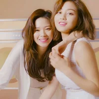 Jihyo and Jeongyeon 