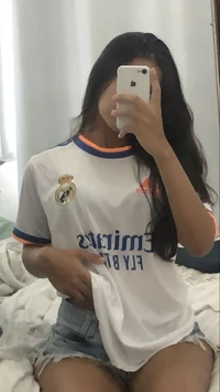Real Madrid fan girl