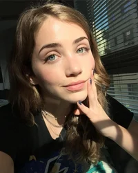Emily Rudd 