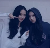 2 rich childhood bff