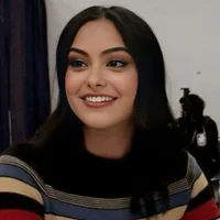 Camila Mendes