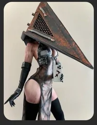 Chica cabeza piámide