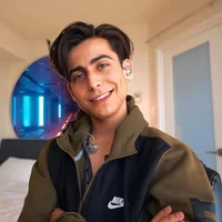 Aidan gallagher 