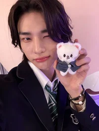hwang hyunjin