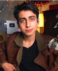 Aidan gallagher 