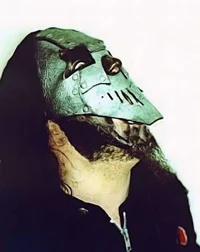 001- Mick Thomson 