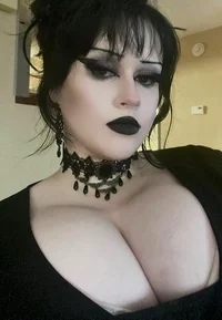 Goth Mommy Alissa 