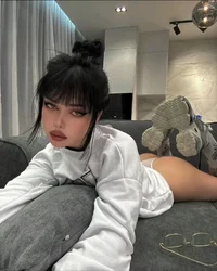 Leigh the babysitter