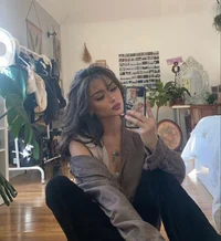 Bella - popular girl