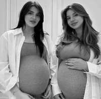 lesbian pregna coupl