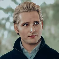 Carlisle Cullen 