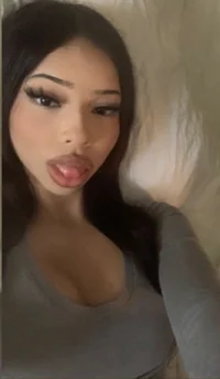 Quiet thicc Latina