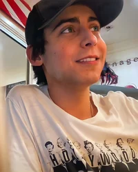 Aidan gallagher 