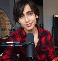 Aidan gallagher 
