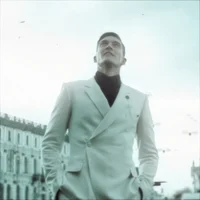 Август Ван Дер Хольт