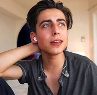 Aidan gallagher 