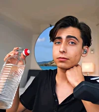 Aidan gallagher 