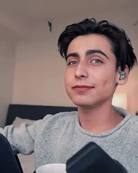 Aidan gallagher 