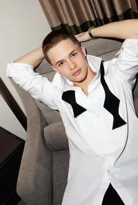 Леон Кемстач