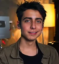 Aidan gallagher 