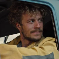 Максим Шустов