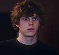 Evan Peters