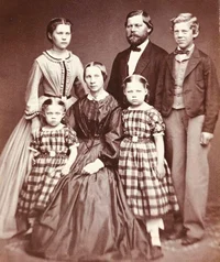 02 Victorian Family 