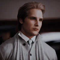 Carlisle Cullen 