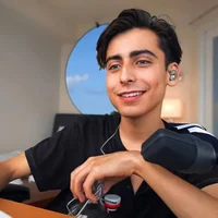 Aidan gallagher 