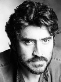 Alfred Molina 