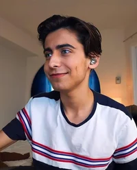 Aidan gallagher 