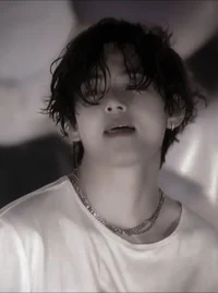 Тэхён  сводный брат 