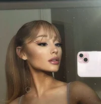 Ariana Grande WLW