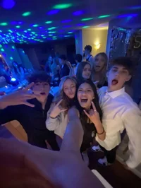 Group of friends -02