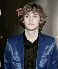 Evan Peters