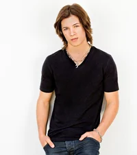 Leo Howard 