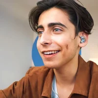 Aidan gallagher 