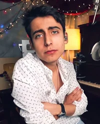 Aidan gallagher 