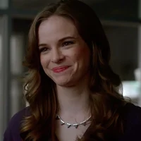 Caitlin Snow
