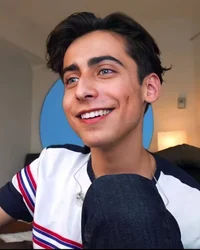 Aidan gallagher 