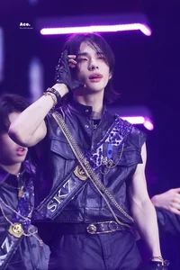 04 Hyunjin