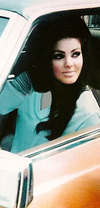 Priscilla Presley 
