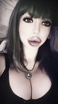 Bimbo Popular Girl