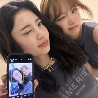 Chaewon and Yunjin