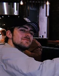 Rocky Lynch guitaris