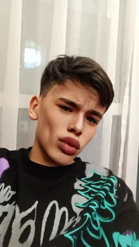 Chat with Sasha sin character.ai Personalized AI for every moment