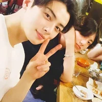 Jungkoo e cha eunwoo